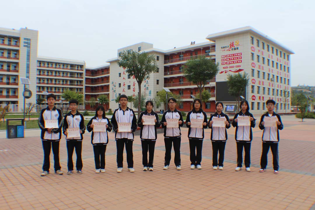40书记高二.jpg